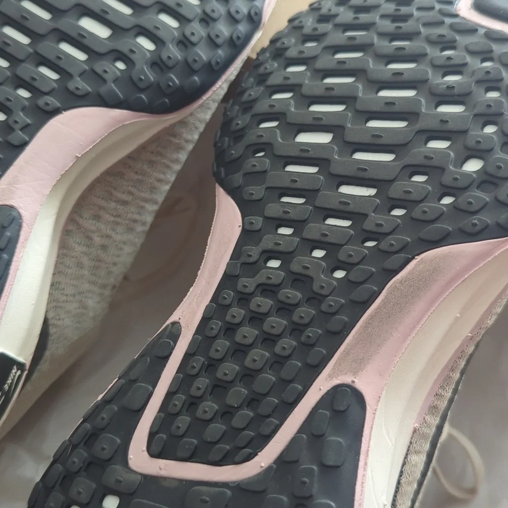 Nike ZOOMX Invincible Run FK, 9.5 Women's - Picture 4 of 9